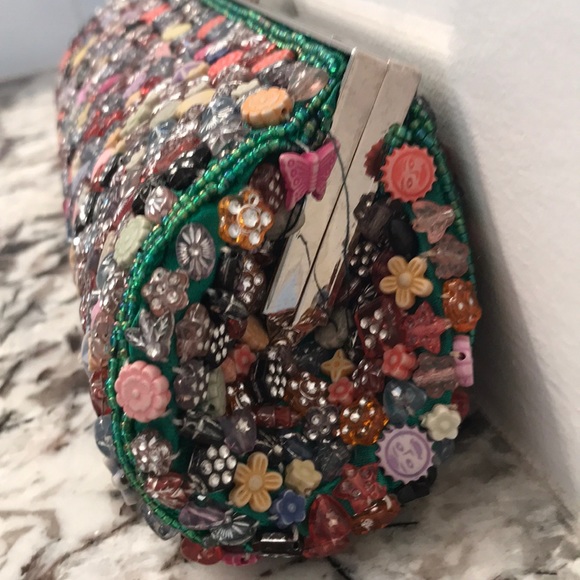 NWOT Beautiful beaded clutch - Picture 3 of 6
